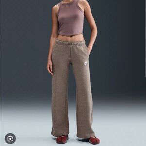 Nike Sportswear Club Fleece Women's Mid-Rise Wide-Leg Sweatpants